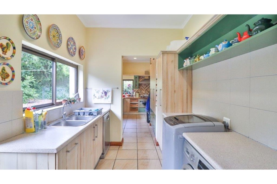 6 Bedroom Property for Sale in Lovemore Park Eastern Cape